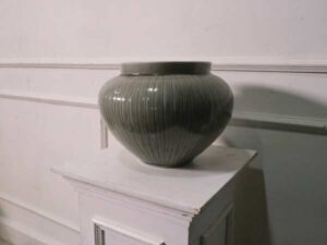 Celadon has no lid.