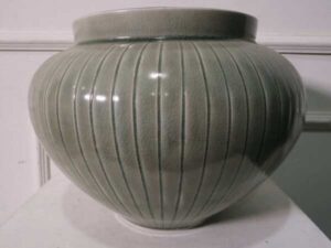 Celadon has no lid.