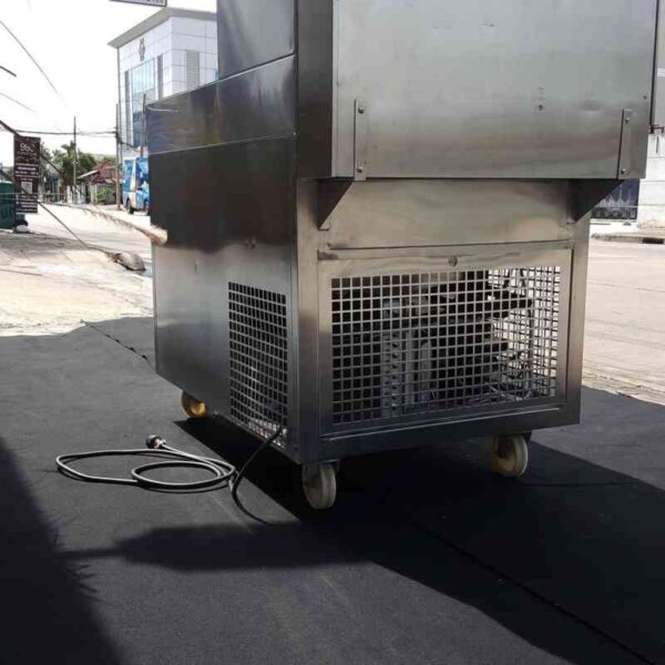 Stainless steel counter freezer There is a tray hole at the top.