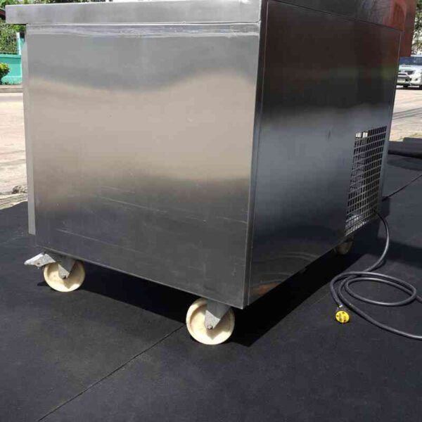 Stainless steel counter freezer There is a tray hole at the top.