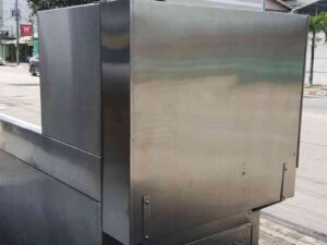 Stainless steel counter freezer There is a tray hole at the top.