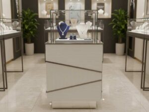 Jewelry cabinet, glass cabinet to display products The base is designed with a stainless steel cut glass pattern. There is a storage cabinet with 1 door that opens in a gray stone pattern.