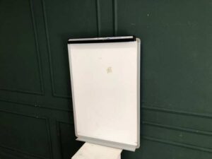 Fuji flip chart board and built-in whiteboard