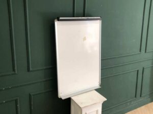 Fuji flip chart board and built-in whiteboard