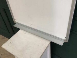 Fuji flip chart board and built-in whiteboard