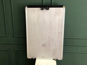 Fuji flip chart board and built-in whiteboard