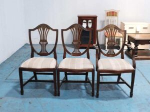 oak chair Patterned gray fabric cushion brought him from Europe