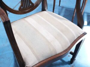 oak chair Patterned gray fabric cushion brought him from Europe