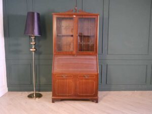 Vintage style bookcase, mahogany color. European work comes from Germany.