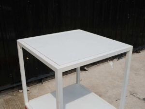 2-level open product shelves, steel frame, white-red.