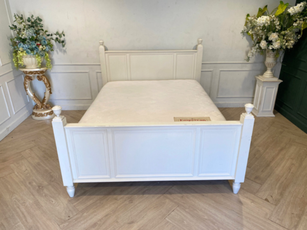 5 foot bed, wooden frame, white