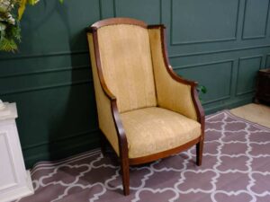 Armchair, wooden frame, fabric cushion, cream color.