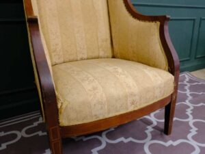 Armchair, wooden frame, fabric cushion, cream color.