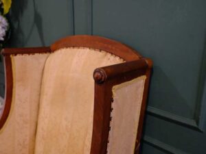 Armchair, wooden frame, fabric cushion, cream color.