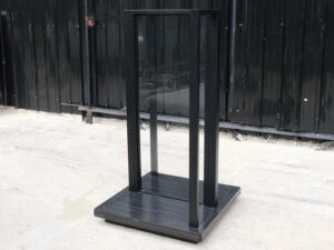 Product shelves, 2 sides, glass divider in the middle Black steel frame, wooden base