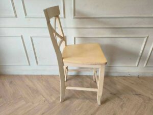 White Wooden Bar Chair / Bar Stool