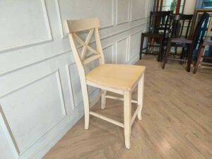 White Wooden Bar Chair / Bar Stool