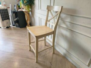 White Wooden Bar Chair / Bar Stool