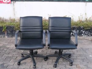 Leather office chair, wavy backrest, work chair with arms