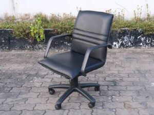 Leather office chair, wavy backrest, work chair with arms