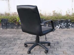 Leather office chair, wavy backrest, work chair with arms