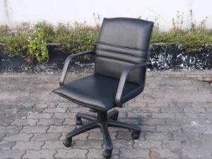 Leather office chair, wavy backrest, work chair with arms