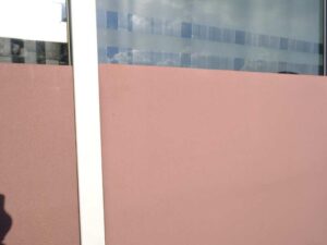 Partition, steel frame, glass top, brown color.