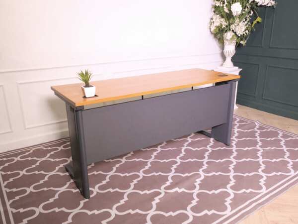 Computer desk with wood top and Rockworth steel legs, sizes 140-180 cm.