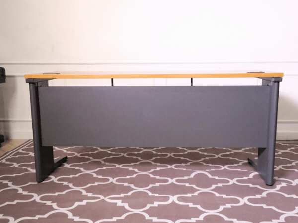 Computer desk with wood top and Rockworth steel legs, sizes 140-180 cm.