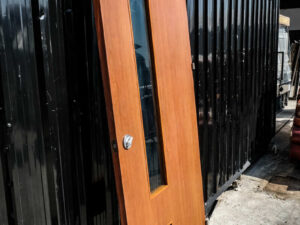 Wooden door with 3 glass panel mullions There is a shock absorber to slow down opening and closing, Soft Close system.