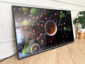 49-inch TV, wall mount, LED, brand LG, model 49LB620T