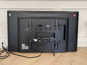 49-inch TV, wall mount, LED, brand LG, model 49LB620T