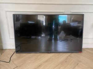 49-inch TV, wall mount, LED, brand LG, model 49LB620T