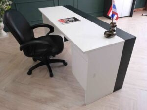Executive desk, working desk, wooden frame, black-and-white color, 1 drawer, 1 open compartment.