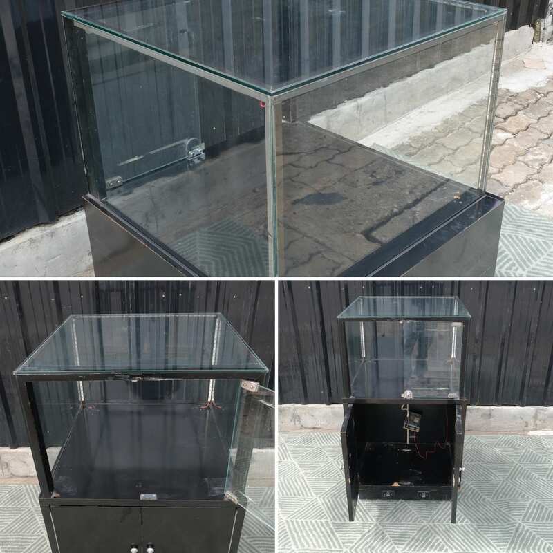 Jewelry cabinet, glass cabinet to display products Square shape, black wooden base, has 2 storage cabinets that open.