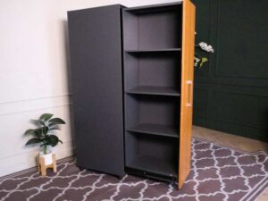 Tall filing cabinet, 1 door, gray color, steel frame, wooden top.