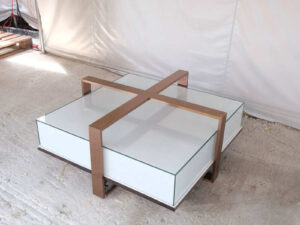 Product display shelves, display stand, glass top, rose gold stainless steel frame, beautiful design.