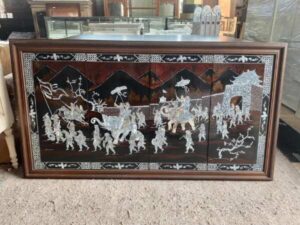 Pictures of ancient warriors inlaid with pearls
