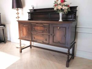 "2-door 2-drawer sideboard"