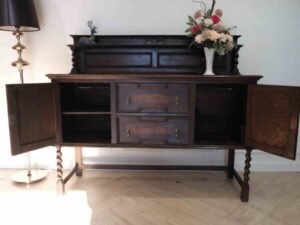 "2-door 2-drawer sideboard"
