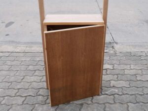 Counter with light sign, 1 storage door
