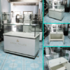 Jewelry cabinet, glass cabinet to display products Rectangular shape, white, glass door that opens *no key