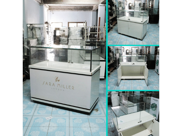 Jewelry cabinet, glass cabinet to display products Rectangular shape, white, glass door that opens *no key