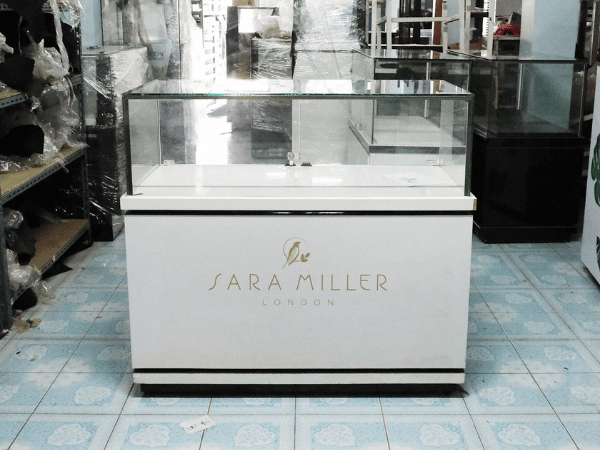 Jewelry cabinet, glass cabinet to display products Rectangular shape, white, glass door that opens *no key