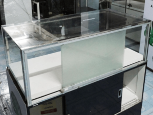 Jewelry cabinet, glass cabinet to display products Rectangular shape, white, sliding glass door *no key
