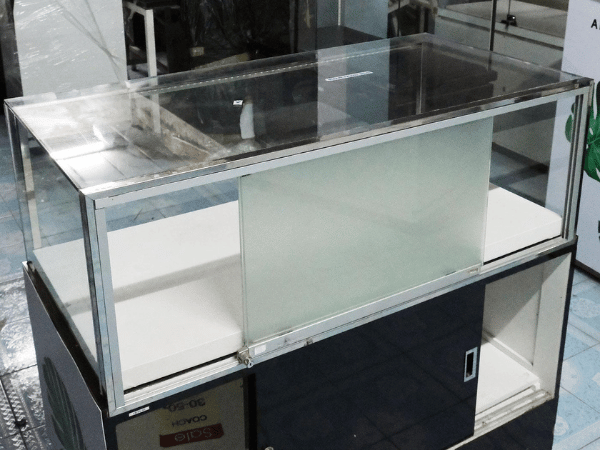 Jewelry cabinet, glass cabinet to display products Rectangular shape, white, sliding glass door *no key