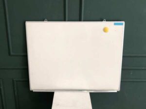 Hanging whiteboard 80x60cm