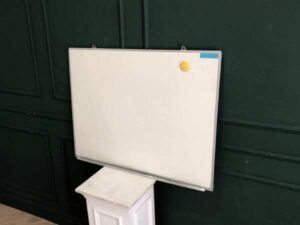 Hanging whiteboard 80x60cm