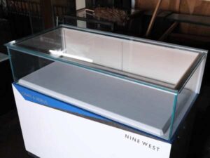 Jewelry cabinet, glass cabinet to display products Rectangular shape glass door open White wooden base with blue stripes