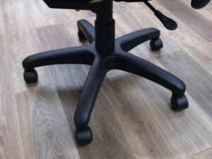 office chair Cream leather backrest, black cloth cushion, with arms.